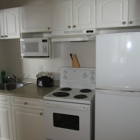 Kacee'S Northern Suites Fort Nelson Exterior foto