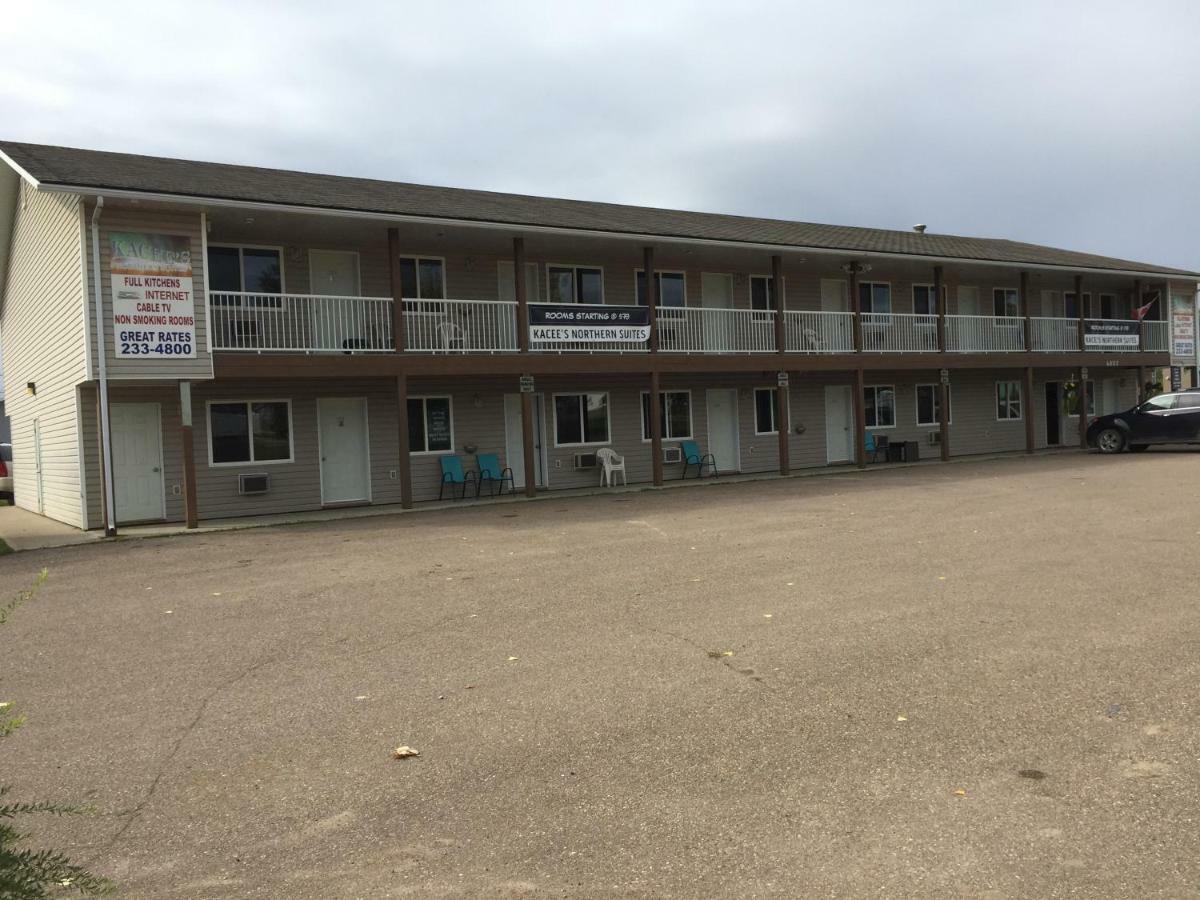 Kacee'S Northern Suites Fort Nelson Exterior foto